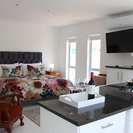 Nivenia Beach House Bettyʼs Bay Екстериор снимка