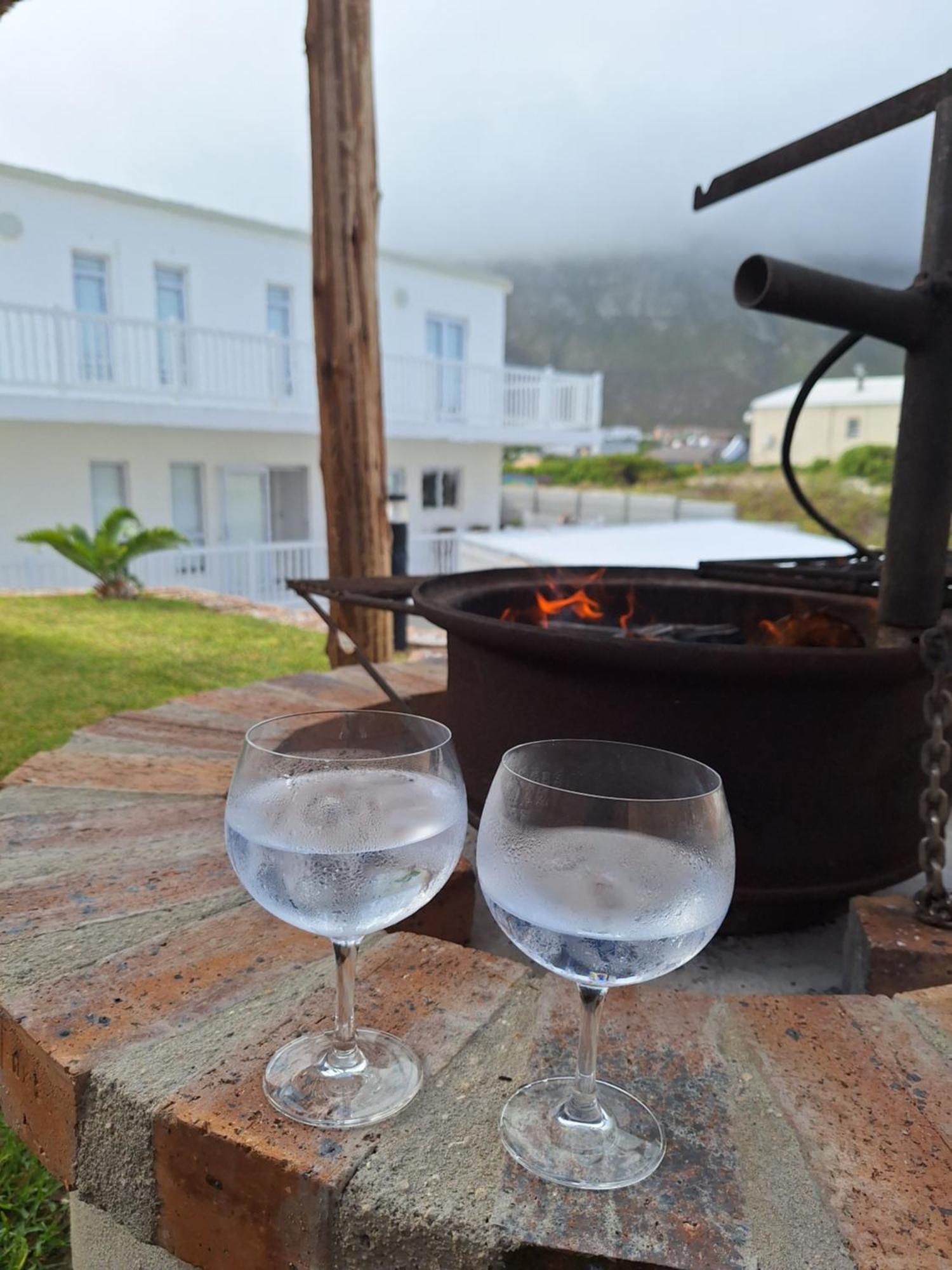 Nivenia Beach House Bettyʼs Bay Екстериор снимка