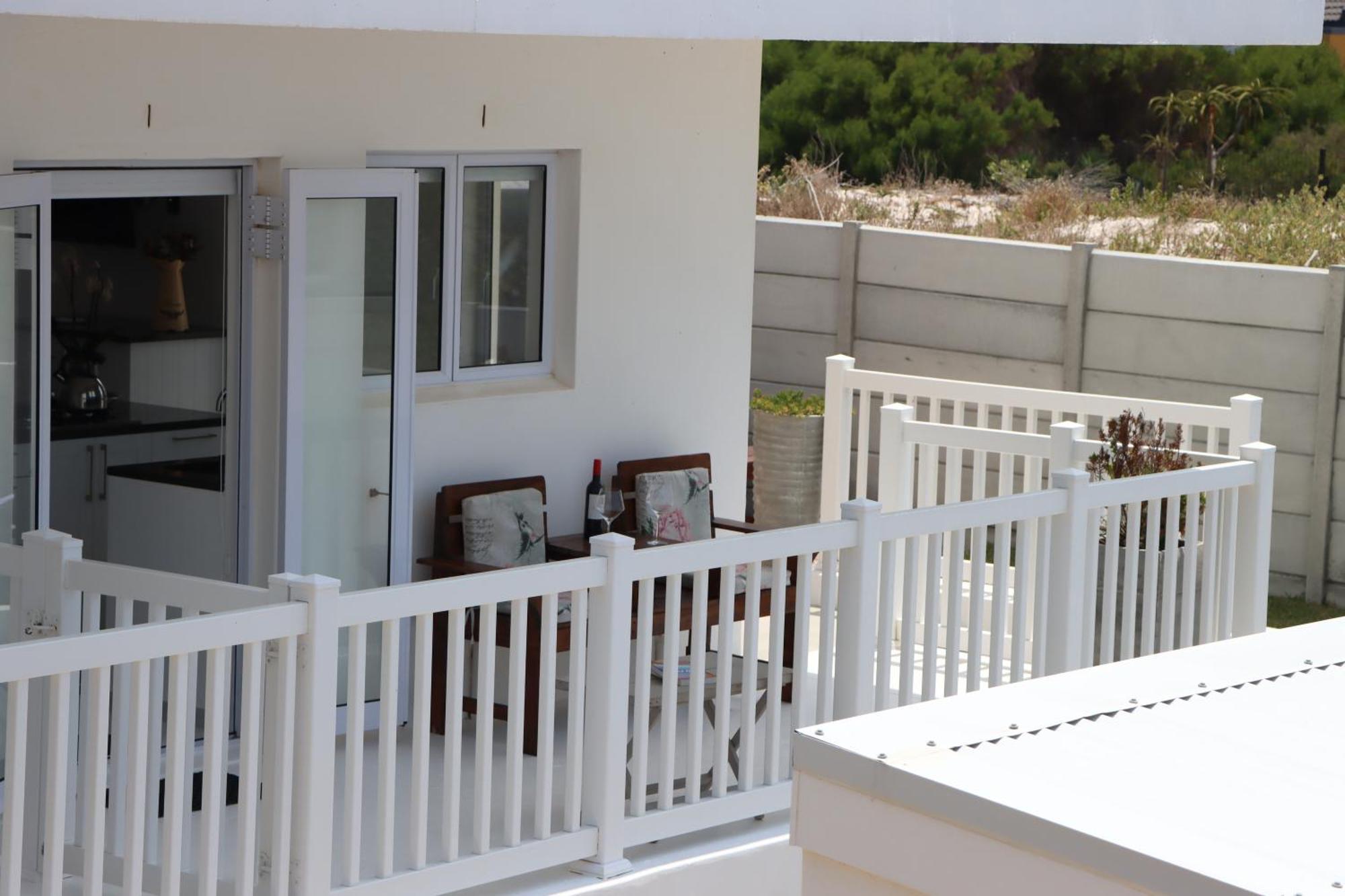 Nivenia Beach House Bettyʼs Bay Екстериор снимка