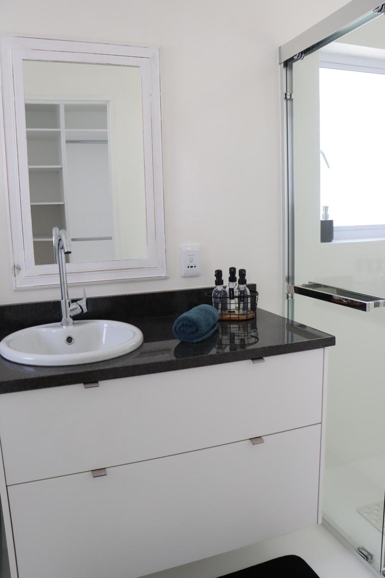 Nivenia Beach House Bettyʼs Bay Екстериор снимка