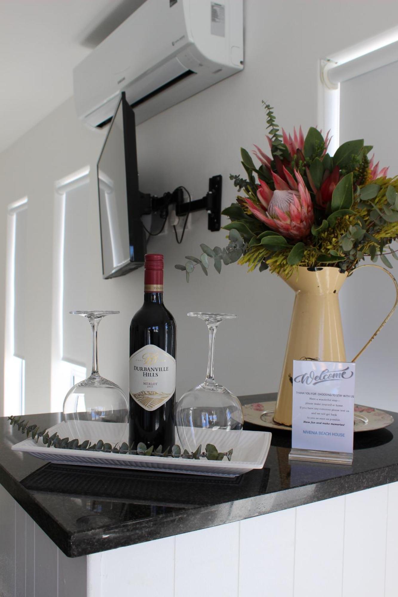 Nivenia Beach House Bettyʼs Bay Екстериор снимка
