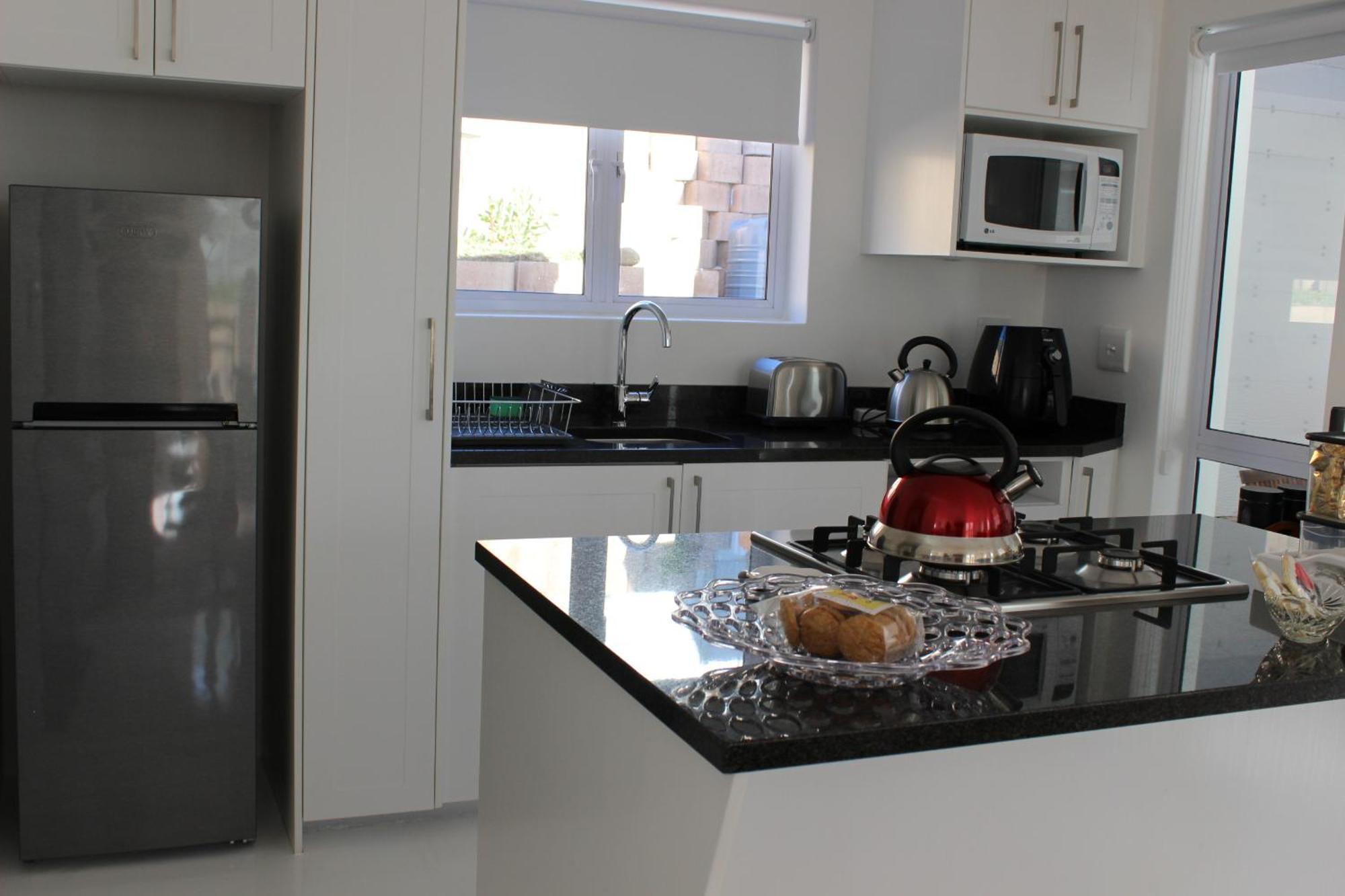 Nivenia Beach House Bettyʼs Bay Екстериор снимка