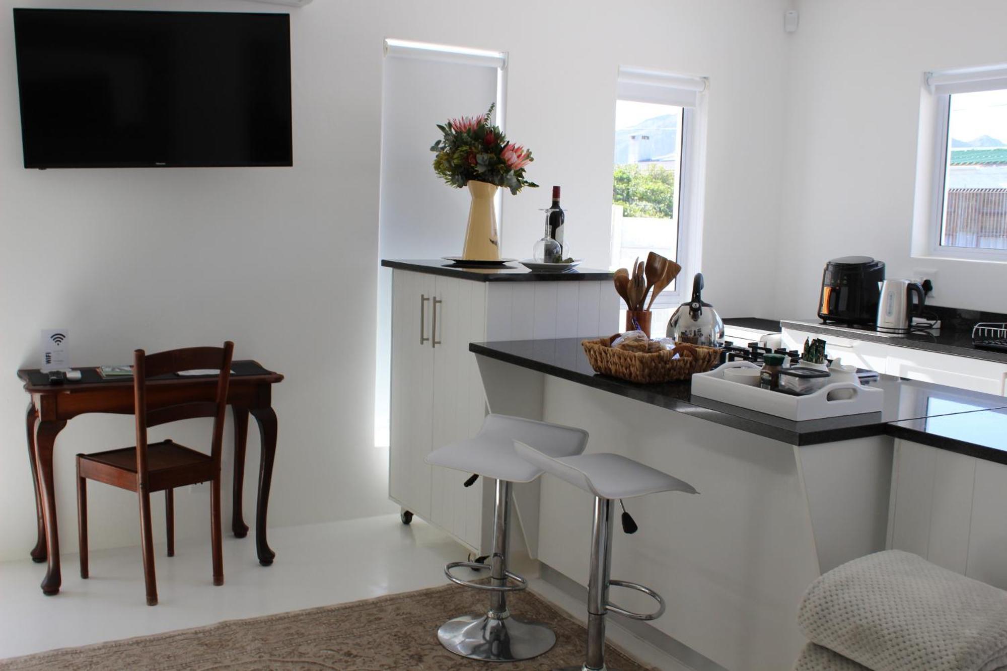 Nivenia Beach House Bettyʼs Bay Екстериор снимка